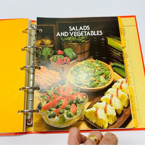 Vintage Betty Crocker's Cookbook Revised Edition 1978 Five Ring Binder Hardcover - Picture 10 of 16